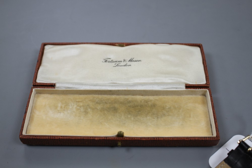 A gentlemans Swiss 18k yellow metal Fleurier automatic wrist watch, with later associated leather strap.